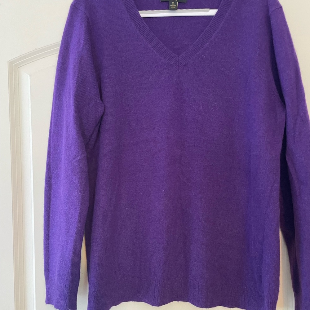 Macy’s purple Cashmere V-neck sweater size XL